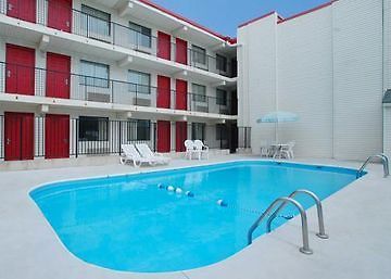 Days Inn & Suites By Wyndham Indianapolis Airport East Εξωτερικό φωτογραφία