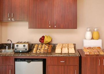 Days Inn & Suites By Wyndham Indianapolis Airport East Εξωτερικό φωτογραφία